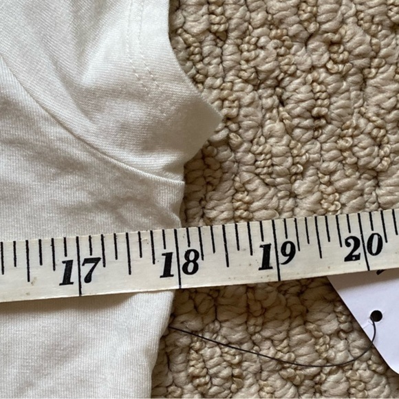 Tahari black scoop neck short sleeve tee shirt Medium NWOT - Picture 11 of 11